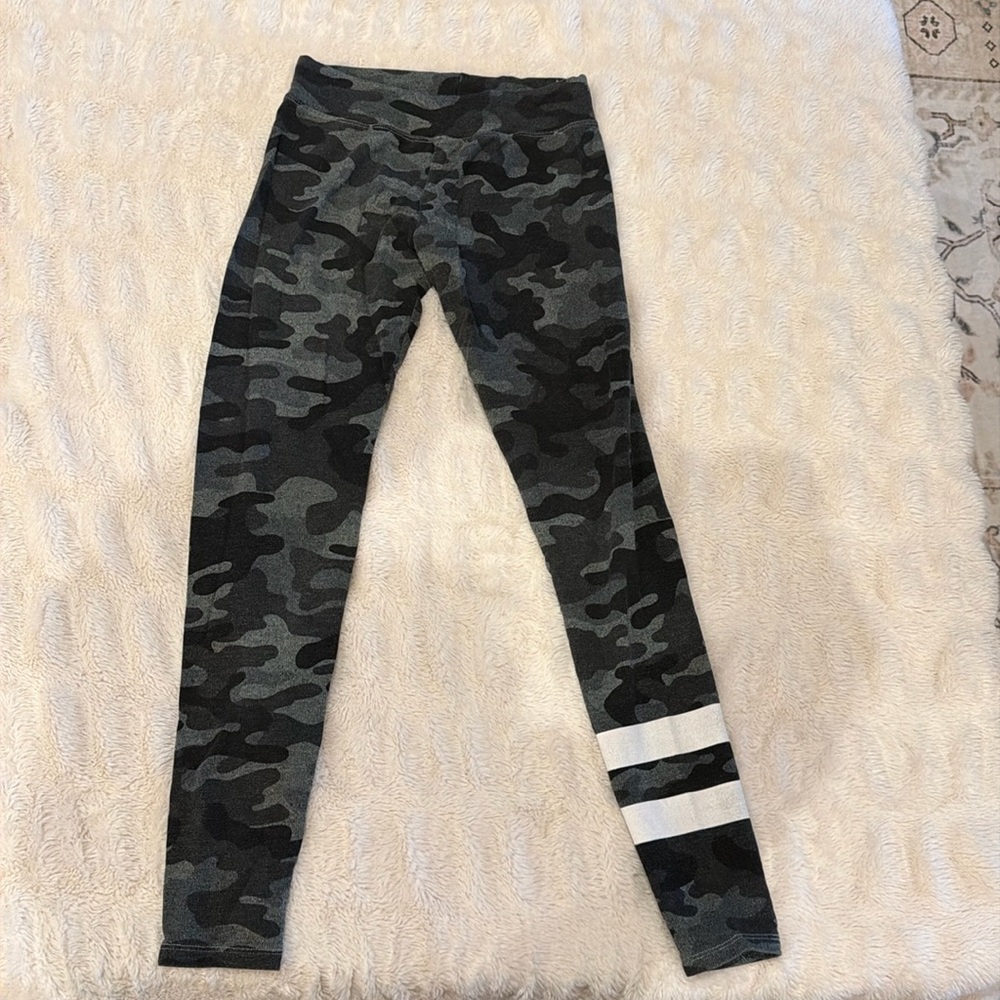 Sundry. Size 0. Camo green
